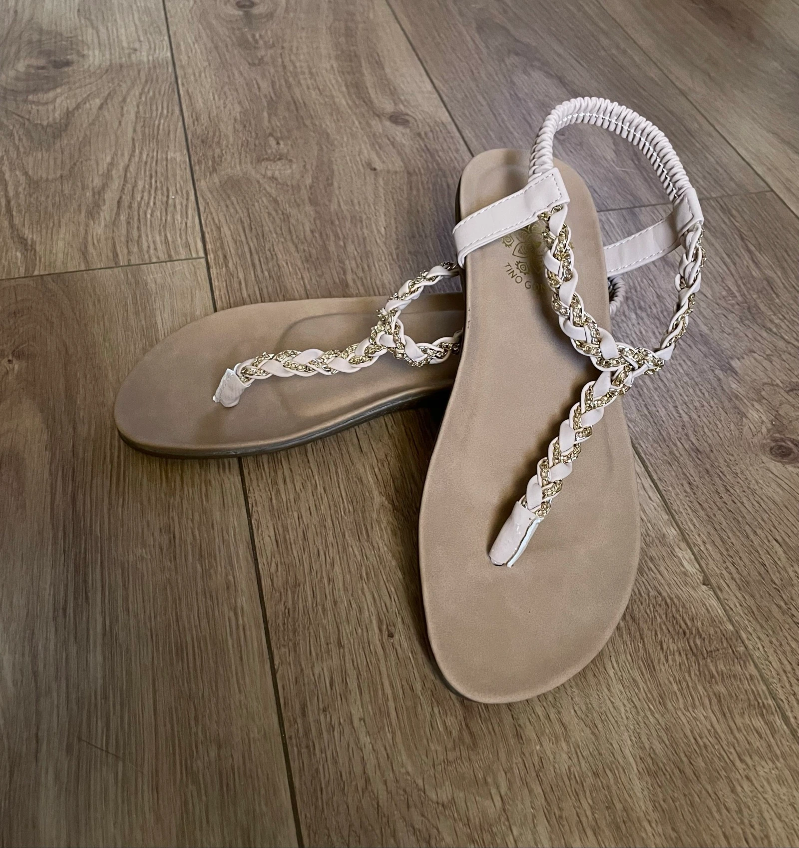 Sandália plana com detalhes dourados tamanho 38 – photo 2